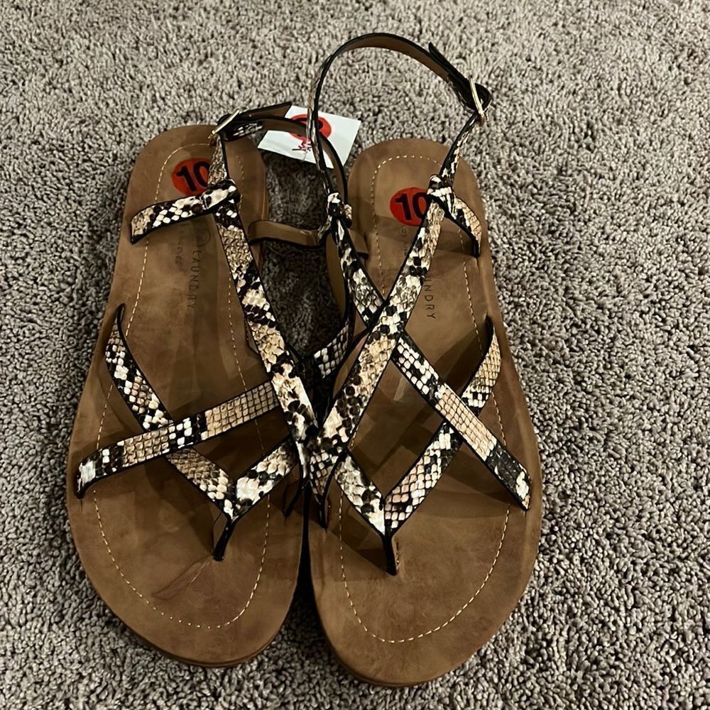 NWT Chinese laundry size 10 sandals